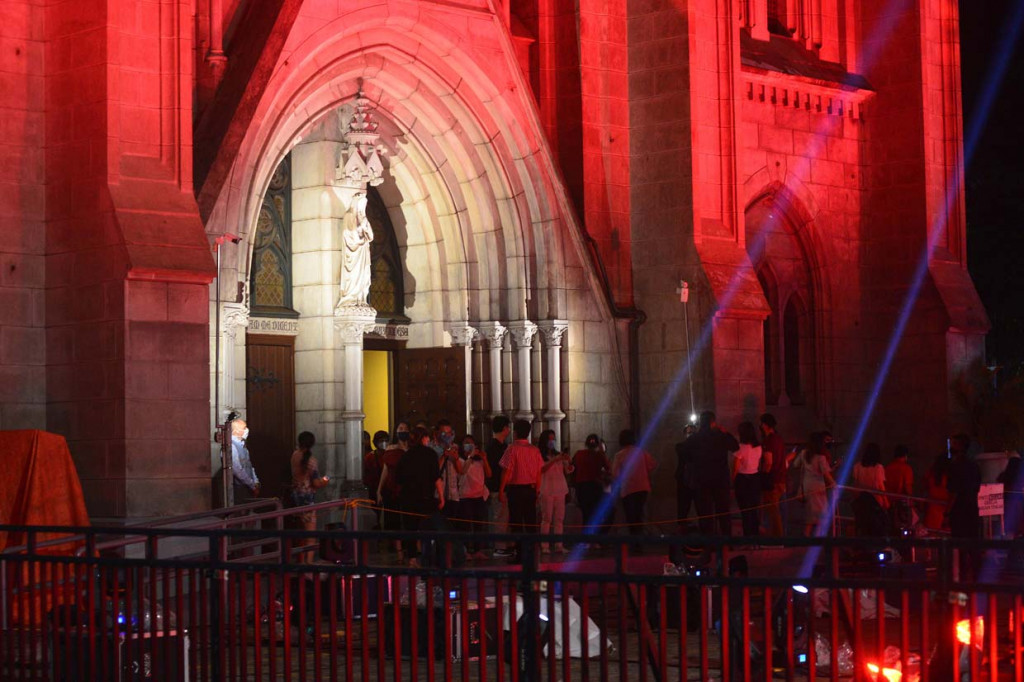 Rincian dari 309 umat yang bisa beribadat di lokasi, yakni 200 umat akan ditempatkan di dalam Gereja Katedral, sementara 109 lainnya berada di Plaza Maria.