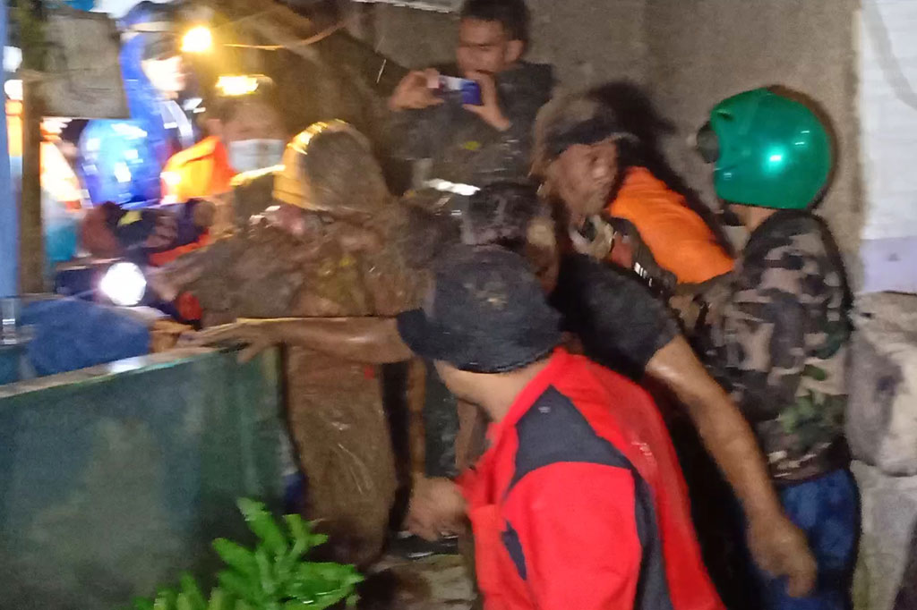 Longsor mengikis tebing setinggi 10 meter terjadi pada Kamis, 24 Desember 2020 sekitar pukul 20.00 WIB menghancurkan rumah serta menimbun empat orang penghuninya. Tiga orang berhasil dievakuasi dengan selamat, sementara satu lainnya yang merupakan kepala keluarga masih dalam pencarian.