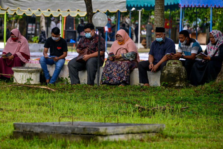 Warga Aceh memperingati 16 tahun bencana gempa dan tsunami pada Sabtu, 26 Desember 2020. Peringatan di tengah pandemi covid-19 saat ini dilaksanakan secara sederhana.