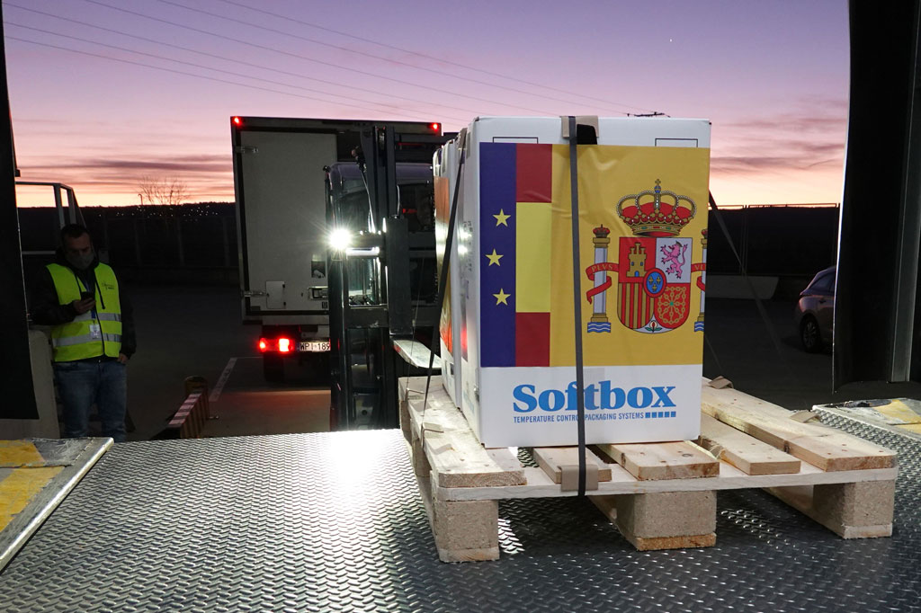 Kementerian Kesehatan Spanyol menyatakan, sebuah truk berpendingin tiba di gudang Pfizer di Guadalajara di Spanyol tengah, tiga hari setelah meninggalkan pabrik di Puurs di timur laut Belgia.