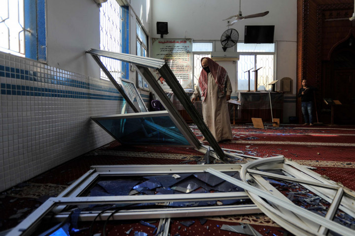 Angkatan Pertahanan Israel mengatakan bahwa tiga target Hamas - termasuk lokasi pembuatan roket, infrastruktur bawah tanah, dan pos militer - telah diserang.