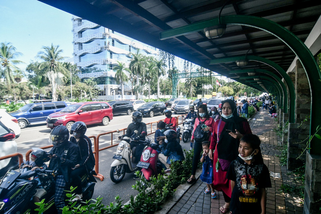 Untuk mengantisipasi hari libur, manajemen Taman Impian Jaya Ancol  memberlakukan pembatasan jam operasional pada pekan libur Nataru kali ini.