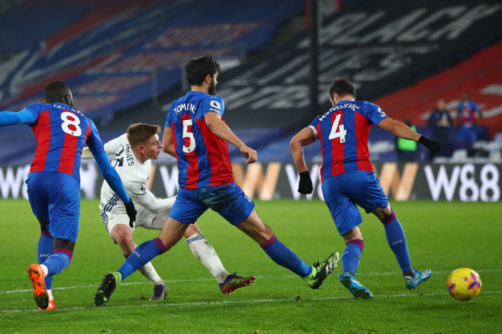 Gol itu membuat Leicester kian bernafsu menyerang. Dan kerja keras mereka membuahkan hasil pada menit ke-83 saat Harvey Barnes melakukan aksi individual menawan di tepian kotak penalti sebelum melepaskan tembakan mendatar ke pojok kanan bawah gawang tak terjangkau Guaita.