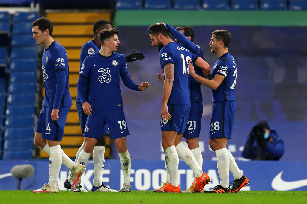 Kebuntuan pecah pada menit ke-34 ketika Ben Chilwell mengirim umpan silang yang bisa diselesaikan dengan tandukan tajam Oliver Giroud di area tiang dekat untuk membawa Chelsea memimpin 1-0.
