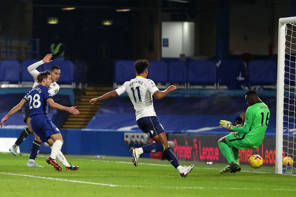 Lima menit memasuki babak kedua, Villans berhasil menyamakan kedudukan melalui tendangan voli Anwar El Ghazi menyelesaikan umpan silang tajam kiriman Matty Cash. Skor menjadi imbang 1-1.