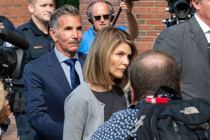 Perempuan 56 tahun yang dikenal atas perannya sebagai Bibi Becky dalam komedi situasi hit 1980-an-90-an 'Full House' dijebloskan ke penjara federal dengan keamanan rendah di Dublin, sekitar 30 mil sebelah timur San Francisco, pada 30 Oktober silam.