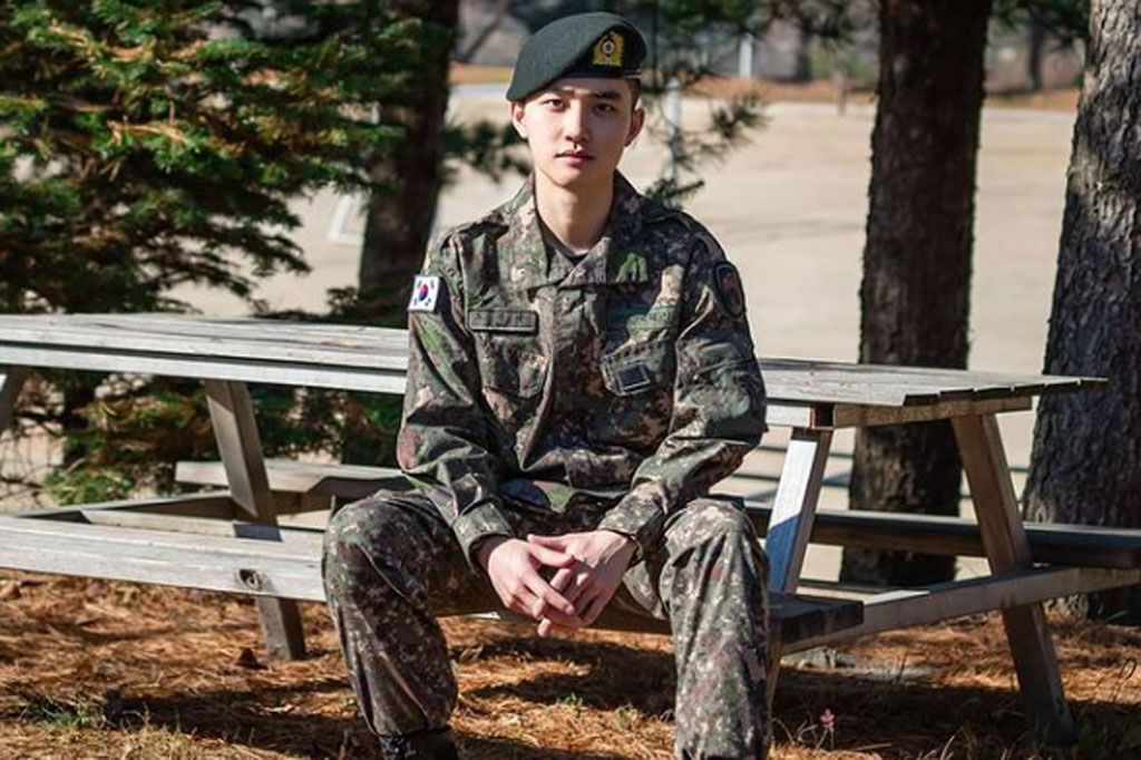 D.O., yang membintangi berbagai drama dan film, telah memilih film berjudul 'The Moon' untuk menjadi proyek pertamanya setelah keluar dari wajib militer.