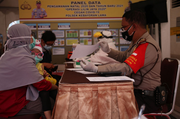Layanan rapid test antibodi dan antigen gratis yang digelar di 10 lokasi pos pengamanan Operasi Lilin 2020 wilayah Jaksel itu masayarakat bisa mendapat surat keterangan yang bisa digunakan sebagai salah satu syarat bepergian keluar kota saat libur akhir tahun 2020.