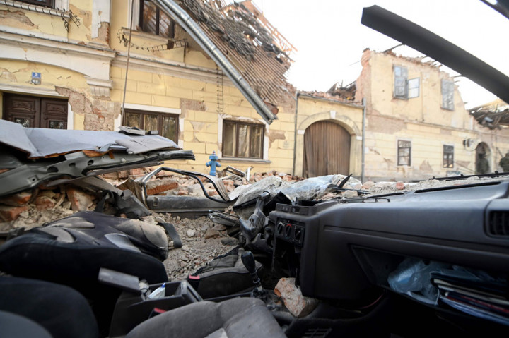 Perdana Menteri Andrej Plenkovic mengatakan Selasa malam bahwa tujuh korban sejauh ini telah ditemukan dan mungkin akan ada lebih banyak lagi