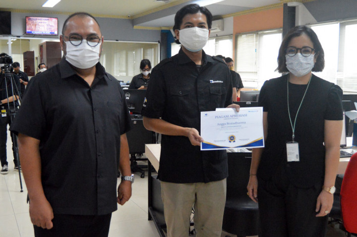 Kemudian Suci Sedya Utami, Juara Harapan dalam ajang Penghargaan Wartawan Energi 2020; Angga Bratadharma, Juara III  penghargaan Allianz Life Indonesia dalam ajang Allianz Journalist Writing Competition 2020; Syah Sabur, Peraih penghargaan Media Fellowship Program, PT MRT Jakarta, 2020.