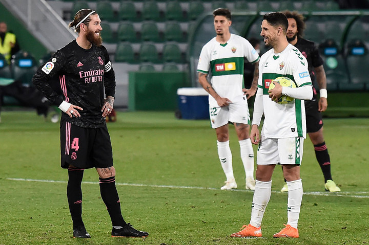 Dengan hasil tersebut Los Blancos tetap menempati peringkat kedua klasemen sementara dengan 33 poin, tertinggal dua poin dari pemuncak Atletico Madrid, yang di pertandingan lain menang 1-0 atas Getafe. Elche sendiri menempati urutan ke-15 setelah mengumpulkan 16 poin.