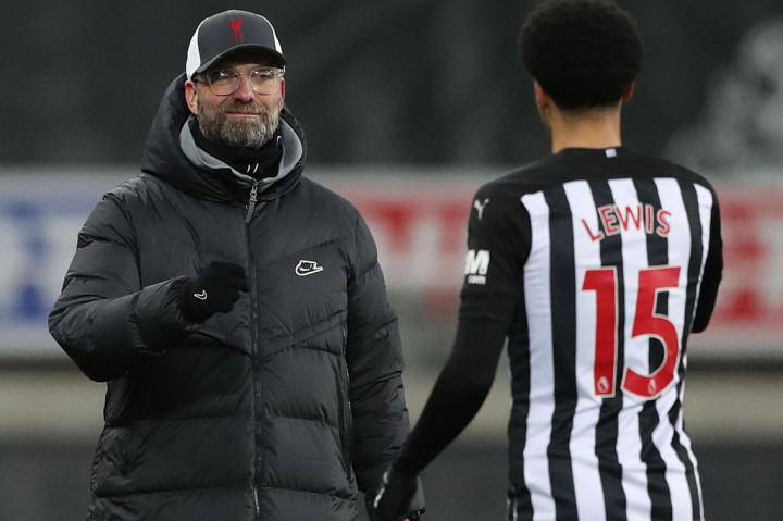 Hasil itu membuat Liverpool tetap berada di puncak klasemen sementara dengan koleksi 33 poin. Sedangkan Newcastle (19) walaupun gagal menang dalam empat pertandingan berturut-turut terus menjaga peluangnya menghindari zona degradasi dengan menempati urutan ke-14 dengan jarak aman delapan poin.