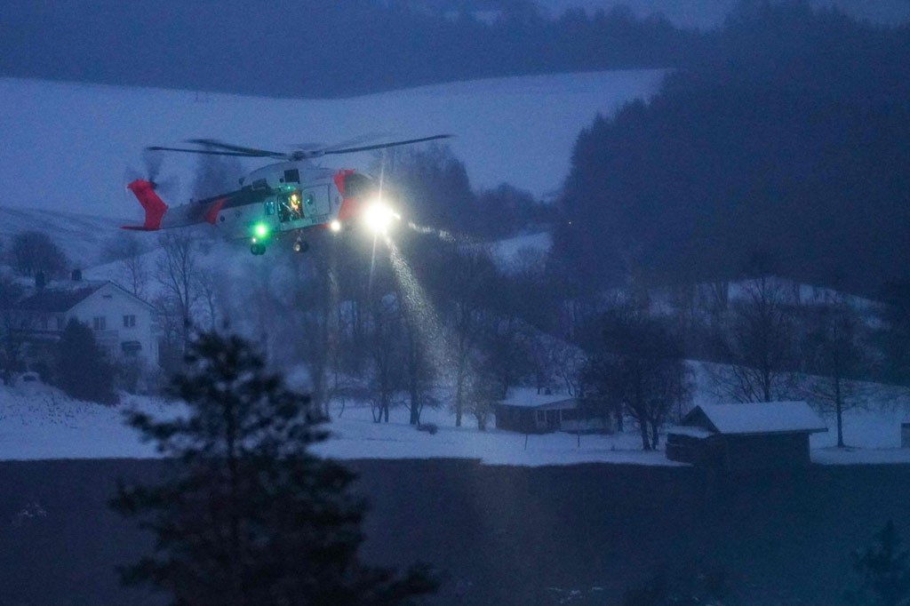 Perdana Menteri Norwegia Erna Solberg yang langsung meninjau desa berpenduduk sekitar 1.000 orang tersebut pada hari Rabu, menggambarkan bencana tanah longsor tersebut merupakan salah satu yang terparah di negara itu.