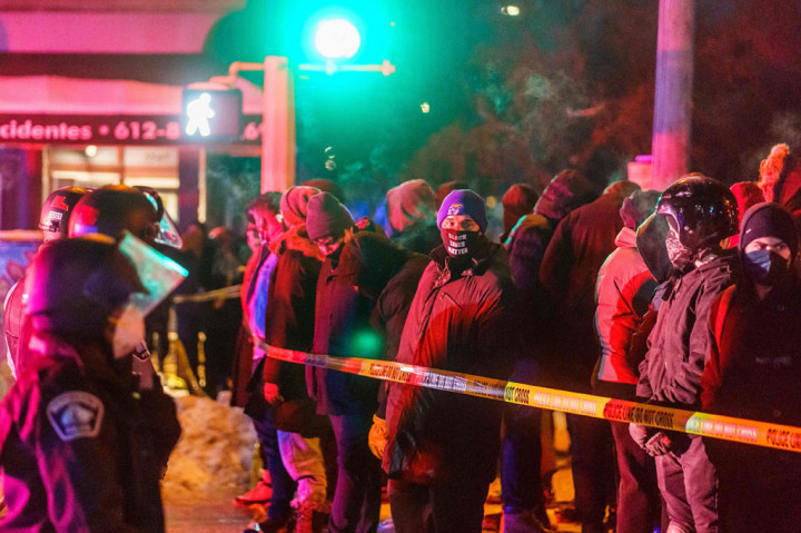 Polisi di Minneapolis, Amerika Serikat menembak mati seorang pria saat razia lalu lintas pada Rabu, 30 Desember 2020 waktu setempat. 