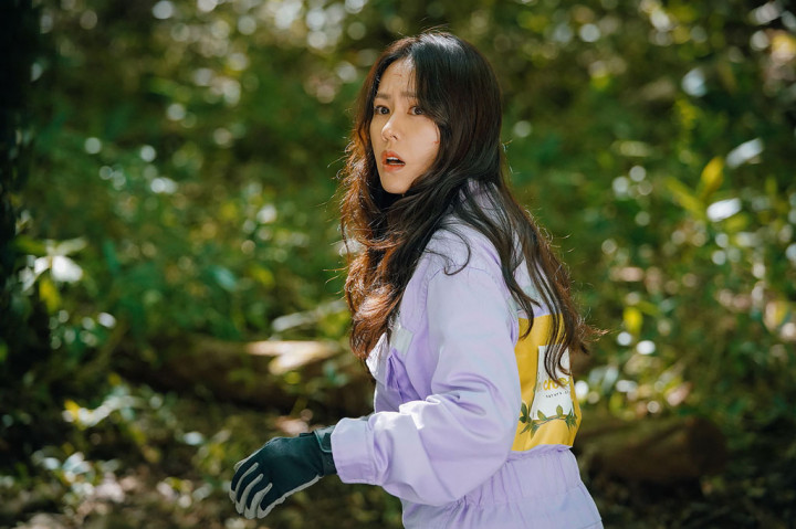 Sebelumnya, media Dispatch melaporkan hubungan asmara Hyun Bin dan Ye-jin selama delapan bulan terakhir setelah syuting drama populer mereka 'Crash Landing on You' berakhir. Namun kabar ini sempat dibantah keduanya.