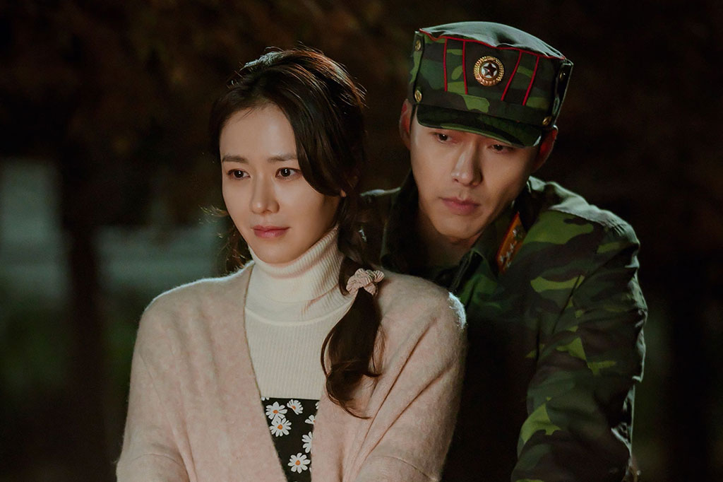 Aktor Korea Selatan Hyun Bin dan aktris Son Ye-jin menjalin hubungan asmara. Hal itu diungkapkan oleh agensi kedua selebritas tersebut.