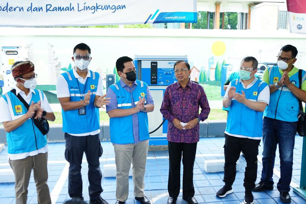 Menteri BUMN menjelaskan bahwa mobil listrik punya banyak manfaat. Tak hanya manfaat bagi ekonomi melainkan manfaat bagi lingkungan. Hal ini sejalan dengan misi pemerintah untuk mendorong pembangunan ekonomi yang berkelanjutan.