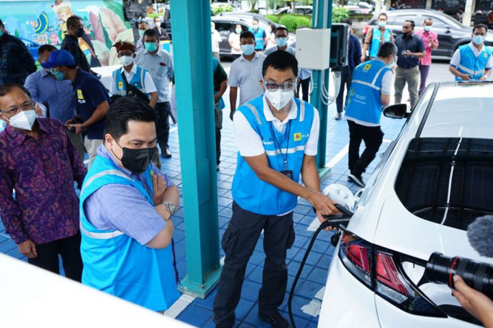 Menurut Erick, semua pihak harus menjaga ketahanan energi nasional, karena saat ini Indonesia mengimpor 1,5 juta barrel per hari untuk BBM atau setara 200 triliun pertahun. Mobil listrik adalah solusi untuk mengurangi berpindahnya devisa ke luar negeri.