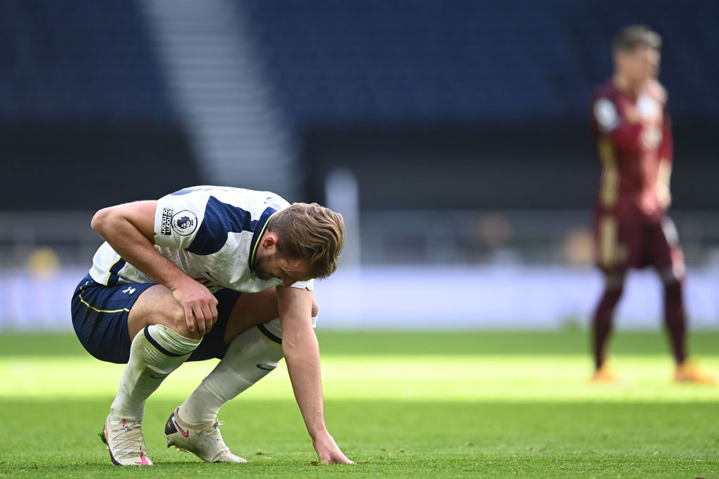 Tuan rumah kemudian perlahan-lahan keluar dari tekanan dan berhasil membangun serangan. Duet Harry Kane dan Son Heung-min nyaris membuahkan hasil. Setelah melakukan umpan satu dua, Kane kemudian melepaskan sepakan keras. Namun bola masih melambung.