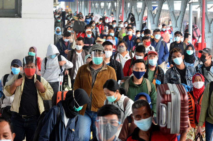 PT Kereta Api Indonesia (KAI) tercatat telah menjual 39.082 tiket per hari Minggu, 3 Januari 2020, dimana arus balik libur tahun baru 2021 mencapai puncak tertingginya.