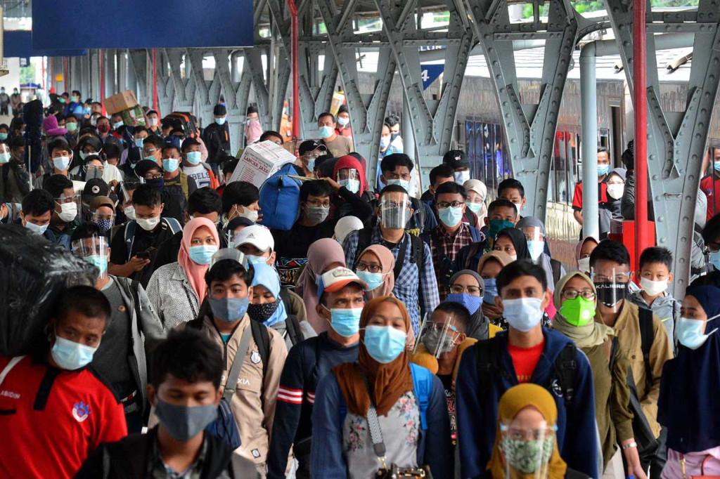 KAI mencatat puncak arus mudik Tahun Baru 2021 terjadi pada 30 Desember 2020 dengan 33.529 pelanggan KA Jarak Jauh, naik 30 persen dibandingkan dengan periode 29 Desember 2020 dimana KAI melayani 25.831 pelanggan KA Jarak Jauh.