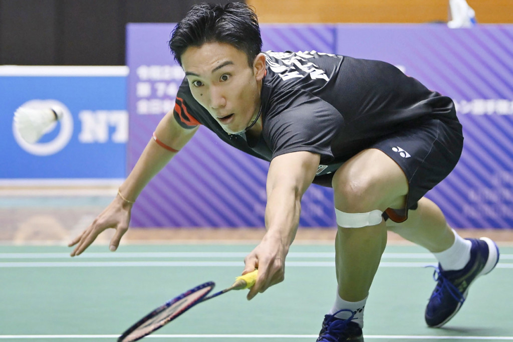 Pebulutangkis nomor satu dunia, Kento Momota, dinyatakan positif virus korona (Covid-19). Hal ini membuat timnas Jepang mundur dari turnamen Thailand Open 2021 yang diselenggarakan Januari ini.