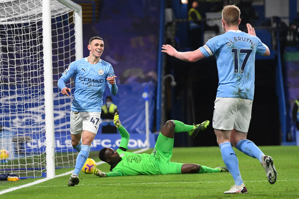 Tiga menit kemudian City menggandakan keunggulan lewat Phil Foden yang menaklukkan Mendy di area tiang dekat setelah menyelesaikan umpan matang Kevin de Bruyne.