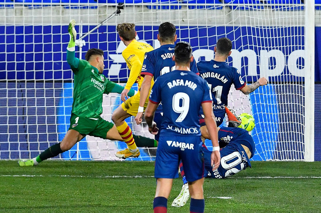 Messi menghiasi torehan monumentalnya itu dengan mencatatkan assist untuk gol kemenangan Barcelona yang dicetak Frenkie de Jong pada menit ke-27.