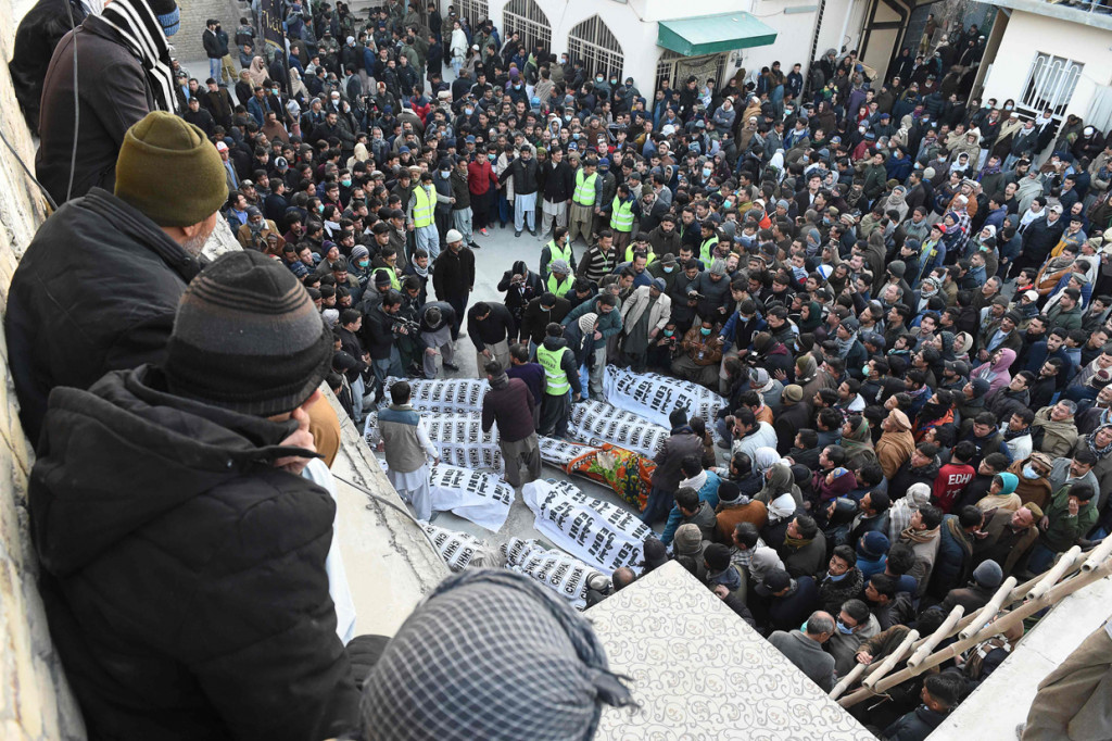 Kelompok orang bersenjata menculik lalu mengeksekusi mati sekelompok penambang batu bara yang berasal dari kelompok minoritas Syiah Hazara, menewaskan 11 korban di provinsi Baluchistan Barat Daya, Minggu, 3 Januari 2020.