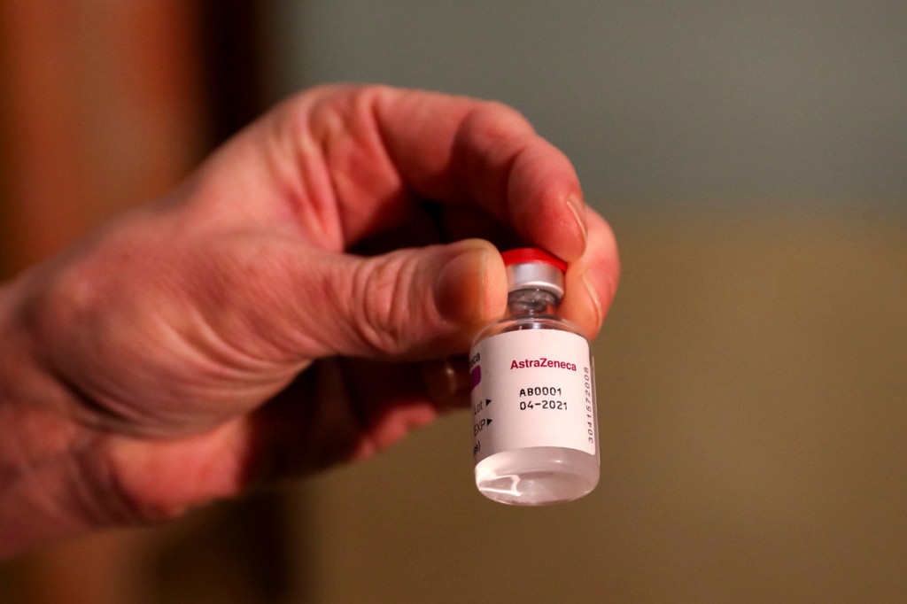Sedikitnya, lebih dari setengah juta dosis vaksin Covid-19 Oxford-AstraZeneca mulai disuntikkan dalam program vaksinasi pertama Inggris yang dilakukan Senin, 4 Januari 2020.