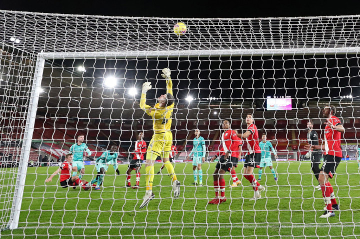 Bahkan, Liverpool harus menunggu hingga menit ke-74 untuk memperoleh tembakan tepat sasaran mereka melalui sepakan Sadio Mane yang sayangnya masih terlalu lemah dan mudah dijinakkan kiper Fraser Forster.