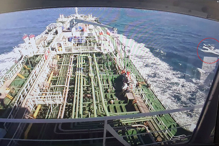 Sementara itu kantor berita Yonhap melaporkan bahwa operator DM Shipping membantah kapal itu telah mencemari perairan.