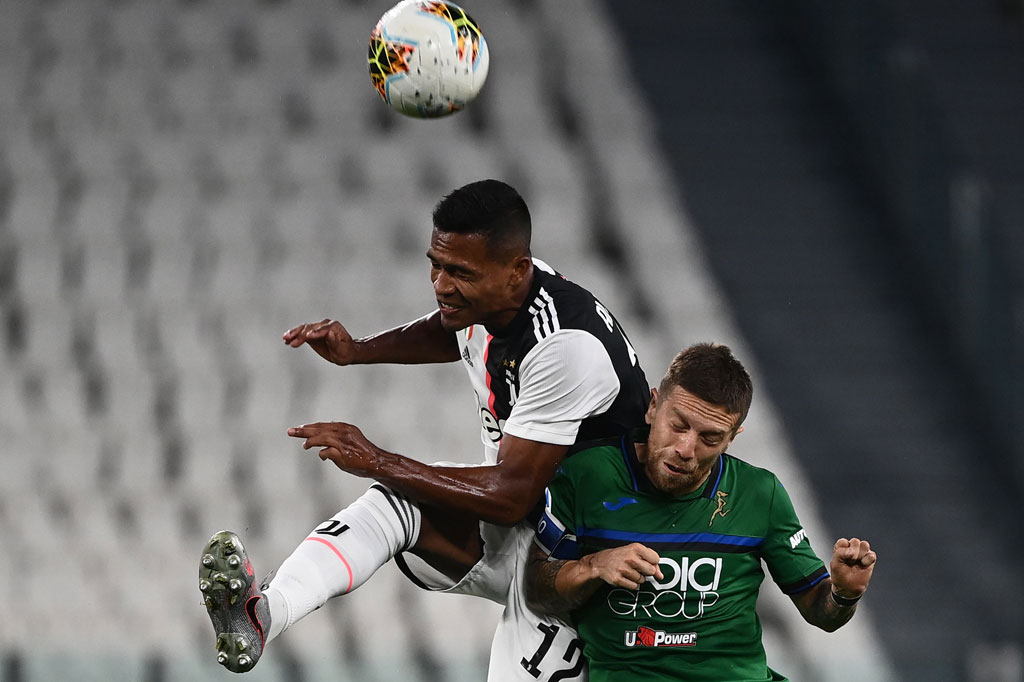 Alex Sandro bermain selama 83 menit saat Juventus menang 4-1 atas Udinese di Stadion Allianz pada Minggu, 3 Januari 2021.