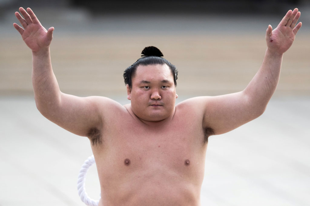 Juara sumo Jepang Hakuho dinyatakan positif terkena virus korona (covid-19), hanya beberapa hari sebelum turnamen Tahun Baru.