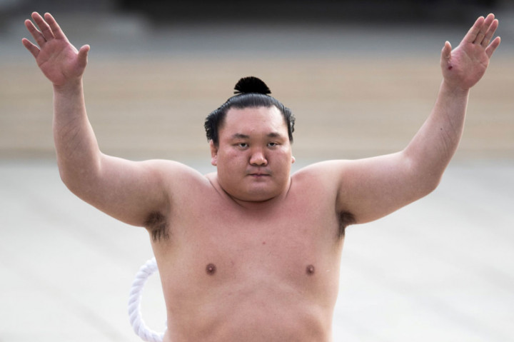 Juara sumo Jepang Hakuho dinyatakan positif terkena virus korona (covid-19), hanya beberapa hari sebelum turnamen Tahun Baru.