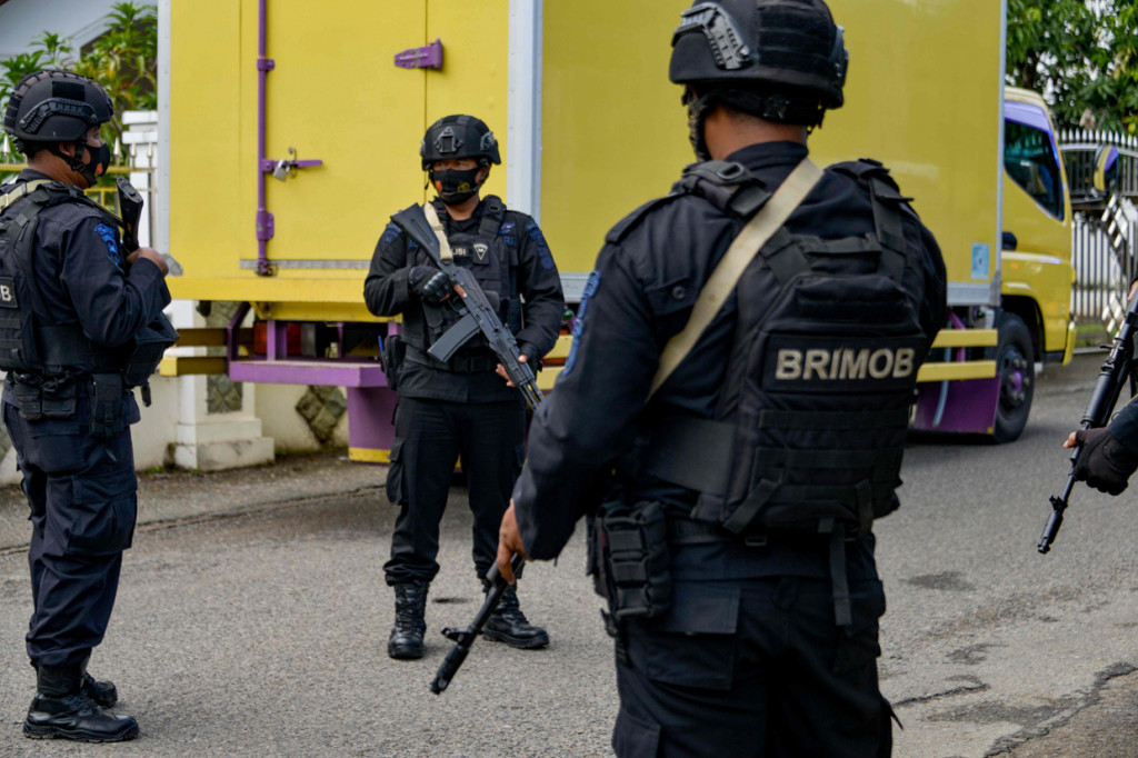 Danlanud Sultan Iskandar Muda, Kolonel Pnb Mohamad Satriyo Utomo mengatakan, pukul 09.00 WIB, vaksin Sinovac dibawa menuju kantor Dinas Kesehatan (Dinkes) Provinsi Aceh. Perjalanan vaksin ke kantor Dinkes Aceh dikawal tim gabungan TNI-Polri.