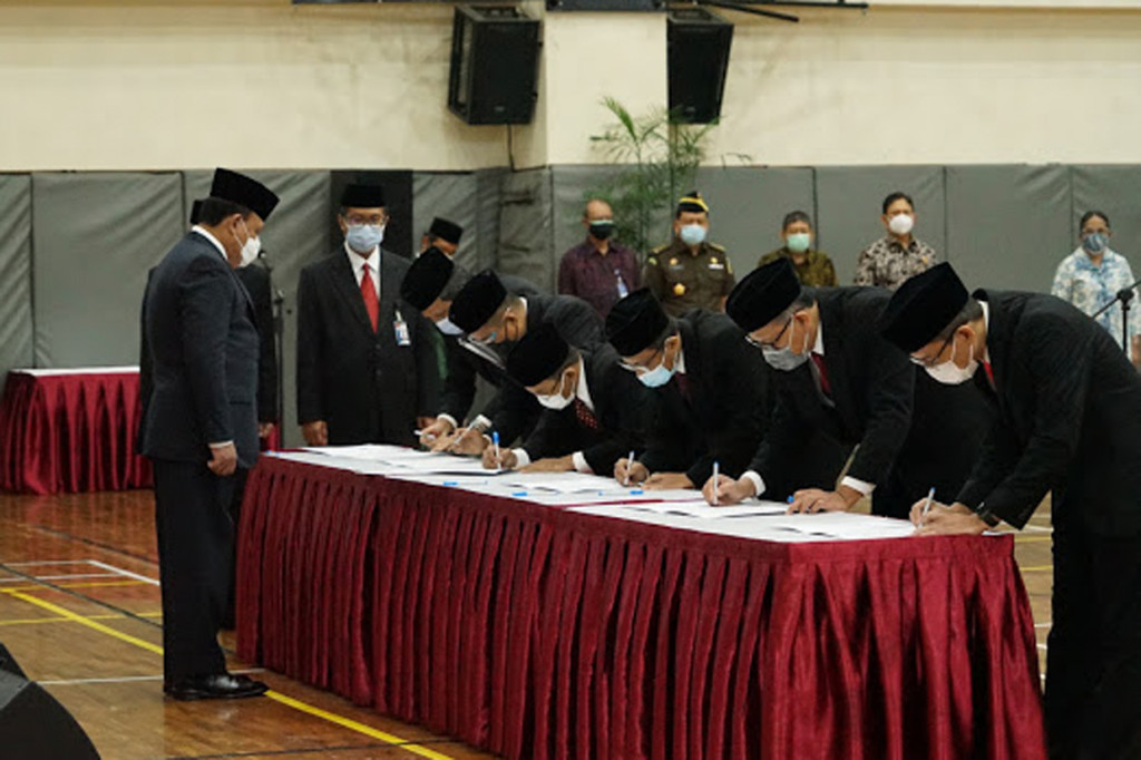 Keenam jenderal itu Irjen Pol Karyoto sebagai Deputi Penindakan dan Eksekusi, Brigjen Pol Didik Agung Wijanarko sebagai Direktur Koordinasi dan Supervisi I serta Brigjen Pol Yudhiawan sebagai Direktur Koordinasi dan Supervisi II.