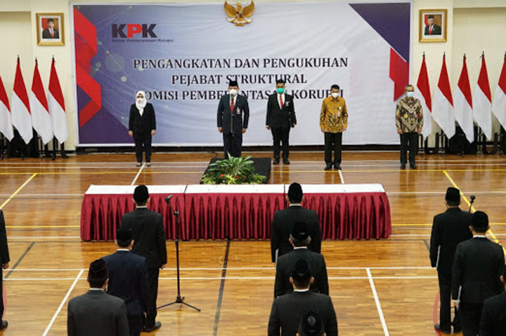 Kemudian, Brigjen Pol Bahtiar Ujang Purnama sebagai Direktur Koordinasi dan Supervisi III, Brigjen Pol Agung Yudha Wibowo sebagai Direktur Monitoring serta Brigjen Pol Kumbul Kusdwijanto sebagai Direktur Pembinaan dan Peran Serta Masyarakat.