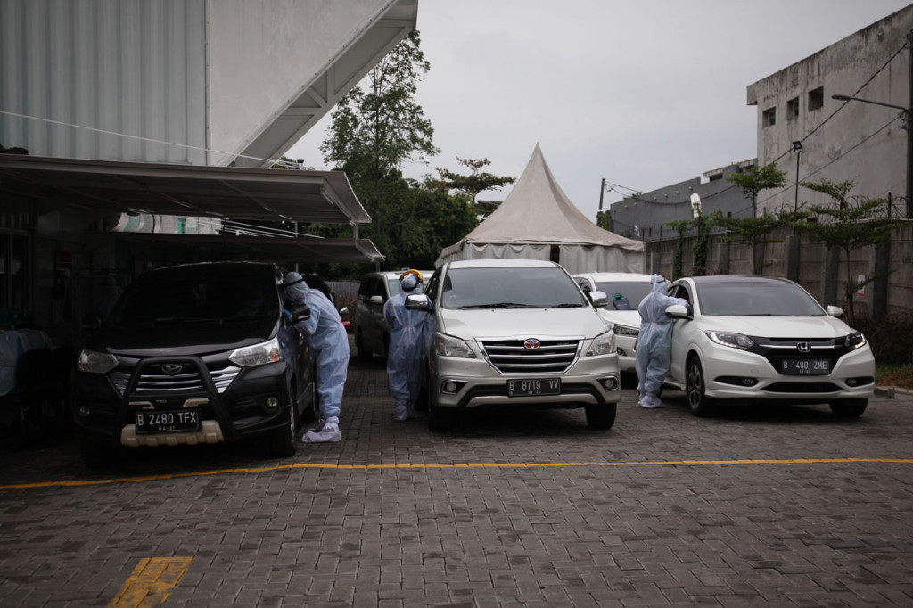 Kepala Bidang Pencegahan dan Pengendalian Penyakit Dinas Kesehatan DKI Jakarta Dwi Oktavia mengatakan jumlah itu berasal hasil tes Polymerase Chain Reaction (PCR) terhadap 13.721 orang yang menunjukkan 1.657 orang terkonfirmasi positif Covid-19. Sisanya merupakan akumulasi data yang baru diterima oleh Dinas Kesehatan.