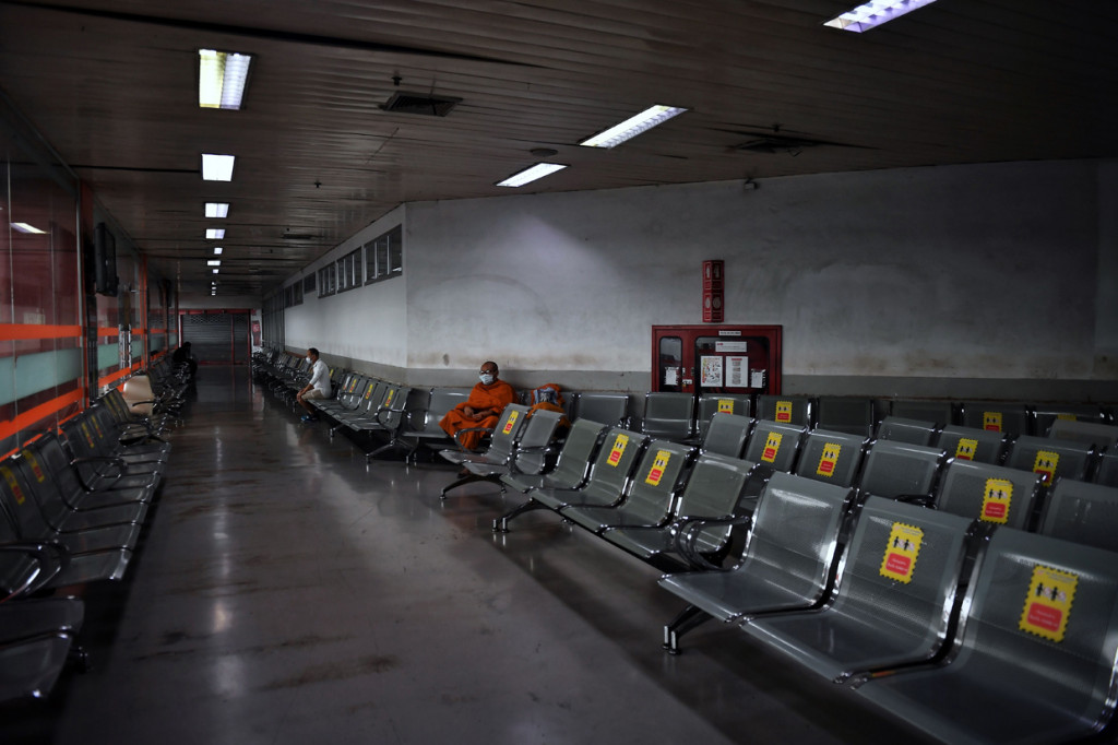 Pemerintah Thailand juga memutuskan untuk memberlakukan kebijakan lockdown Kota Bangkok, akibat adanya lonjakan kasus virus Korona. Sekolah-sekolah yang ada di wilayah tersebut juga ditutup sementara selama dua pekan. AFP Photo/Lillian Suwanrumpha