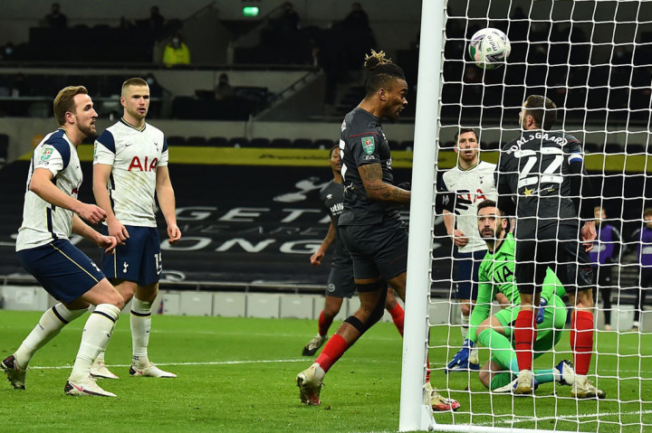 Tim tamu sempat menyamakan kedudukan setelah jeda saat Toney menanduk bola masuk ke gawang Spurs. Namun gol ini kemudian dianulir wasit karena dari analisis VAR sudah didahului offside.
