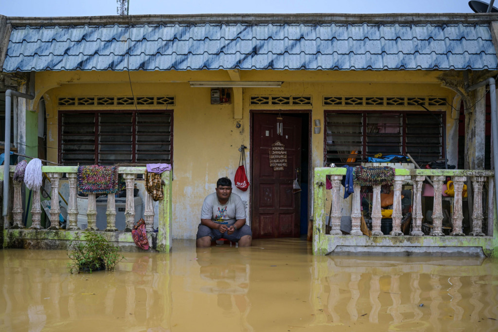 Dilaporkan tidak ada korban jiwa dalam bencana banjir tersebut.