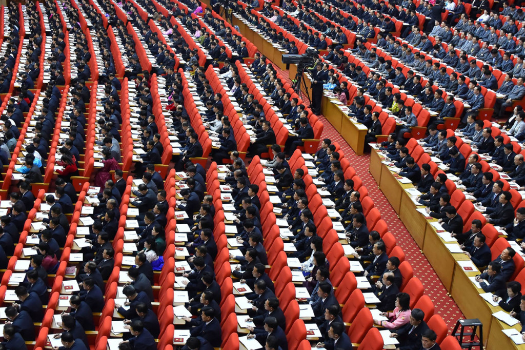 Korut sejauh ini mengklaim tidak mendeteksi satu pun kasus Korona di wilayahnya, jadi menggelar rapat tingkat tinggi tanpa mewajibkan pemakaian masker menjadi cara untuk memperkuat klaim itu.