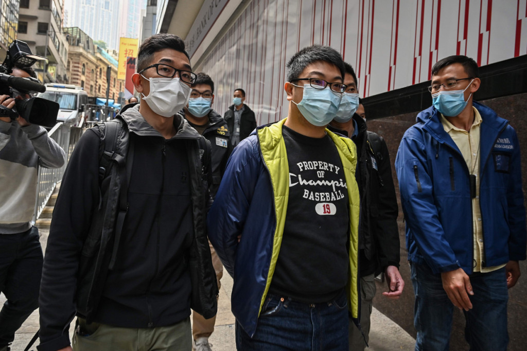 Sedikitnya 50 aktivis pro-demokrasi dan tokoh oposisi Hong Kong ditangkap pada Rabu, 6 Januari 2021, waktu setempat, karena dianggap melanggar undang-undang (UU) keamanan nasional.
