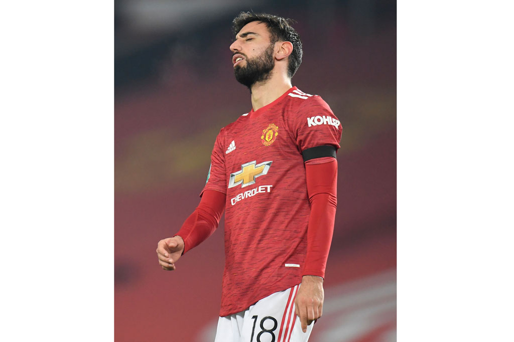 Tuan rumah sempat mengancam lebih dulu melalui sepakan jarak jauh Bruno Fernandes saat laga baru berlangsung sembilan menit. Namun bola berhasil diantisipasi kiper Zack Steffen.