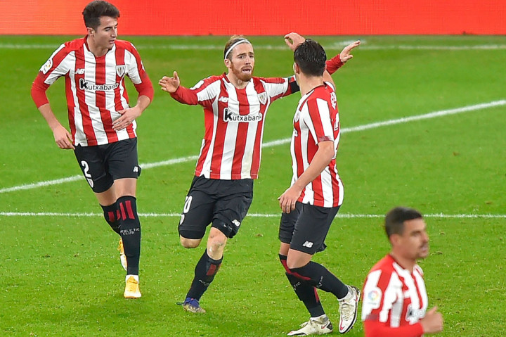 Pada detik-detik akhir pertandingan tuan rumah berhasil memperkecil ketertinggalan menjadi 2-3. Hal ini tidak lepas dari blunder Messi yang melakukan operan ke belakang. Bola berhasil direbut oleh Berenguer yang kemudian mengumpan ke arah Iker Muniain. Muniain kemudian menuntaskan peluang tersebut menjadi gol. 