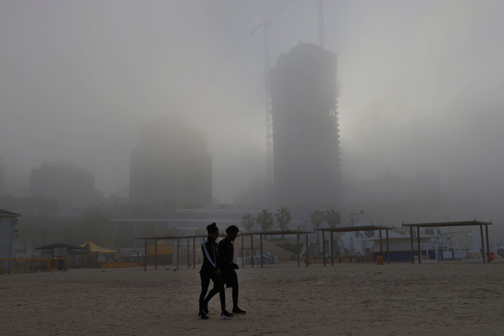 Wilayah Israel tengah dikepung kabut yang cukup tebal. 