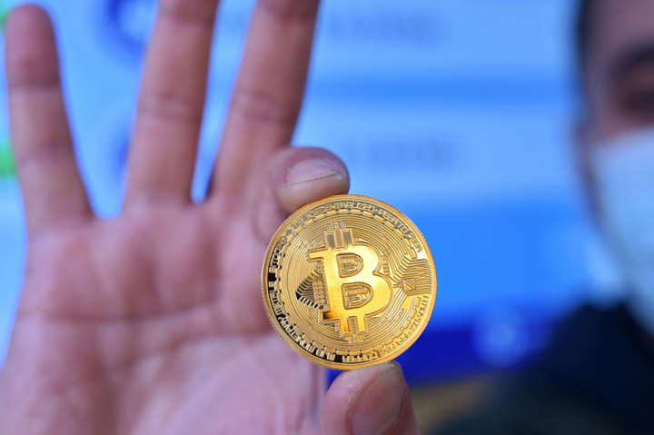 Ditambah dengan beberapa pembelian dari perusahaan-perusahaan besar di Amerika Serikat dan seluruh dunia, seperti Tudor Investment Corp, Square Inc, Microstrategy, dan lain-lain. Selain itu, perusahaan keuangan, Paypal, juga menyediakan fitur pembayaran dengan aset kripto.