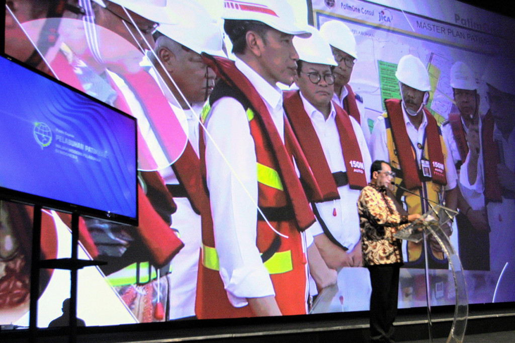 Pemerintah menargetkan pembangunan terminal peti kemas dengan kapasitas 7,5 juta TEUs (Twenty-foot Equivalent Unit) di Pelabuhan Patimban, Subang, Jawa Barat, selesai pada 2027. Bahkan diperkirakan bisa lebih cepat.