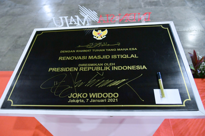 Peresmian renovasi tersebut ditandai dengan pemukulan beduk sekaligus penandatanganan prasasti peresmian renovasi oleh Presiden Joko Widodo. 